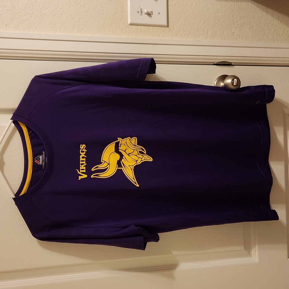 EUC Majestic Cool Base Men's Vikings t-shirt